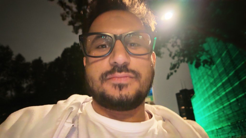 Werkbank én camera: hoe Abdulrahman Al Hussein vakmanschap en content combineert